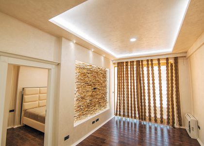 Techo de pladur con iluminación indirecta en reforma interior