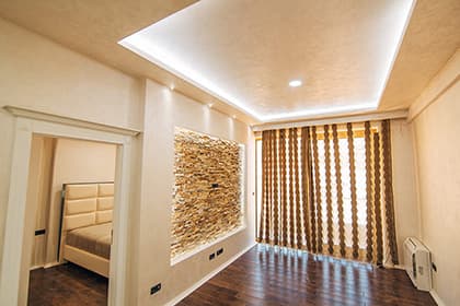 Techo de pladur con iluminación indirecta en reforma interior